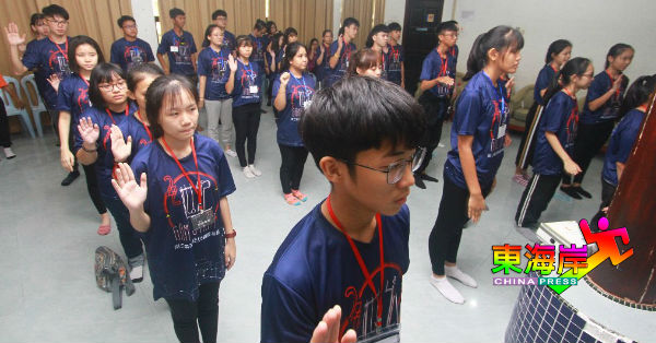 《中国报》关丹年少情第三届夏令营“22世纪Game Start”全体营员宣誓。