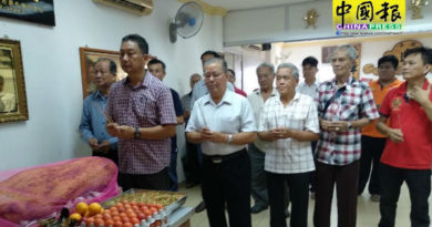 關丹建造行領導層 帶領祭拜魯班師傅