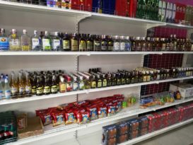 文冬縣衛局揪私酒  突檢加叻區酒莊商店