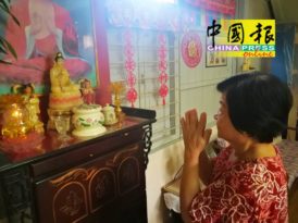 防蚊窗驚現觀音像    屋主嘖嘖稱奇