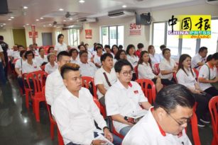 彭民青團長謝東成   婦女組主席張麗芝