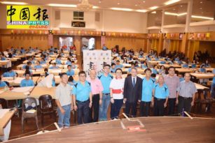 《逢甲杯》书法初赛   文冬站逾200人挥毫（有视频）