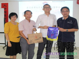哥市中華小學校友贊助10萬  提升葉樂鈴坊設備