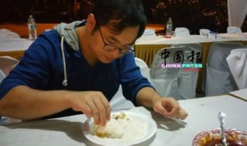 手抓飯有何難 中國青年異鄉生活