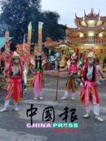 36廟參與．千人遊行．醒獅助興  “興啊！發啊！”
