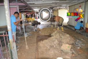 断水  抢修地下水管    商家小贩不满未通知（有视频）