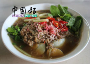 吉兰丹人的槟城叻沙  汤头美味   异乡享受道地美食