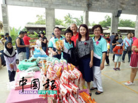 登日底中华华小义卖会  爱在中华  筹获7万