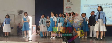 丹中正中学毕业礼  195人高唱骊歌