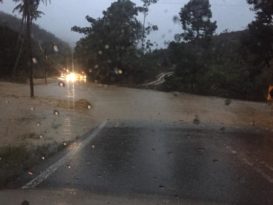 地里望往文积路积水 一度交通中断