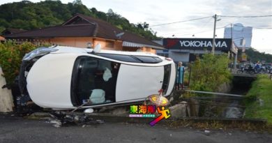 女医生车祸惊魂  车飞跃大沟撞庙篱笆