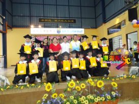 杨庆仪：明年新学年  可选穿白鞋上课