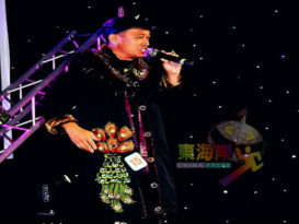 歌手刚走开 大背包失窃 1小时后寻回歌服文件