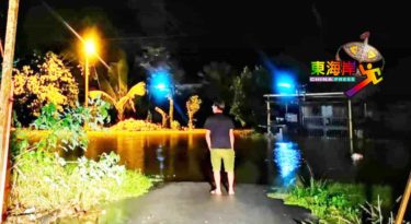 加叻文积路淹水    交通中断