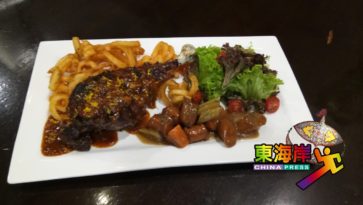 各造营造节庆氛围 　劳勿  圣诞热起来了