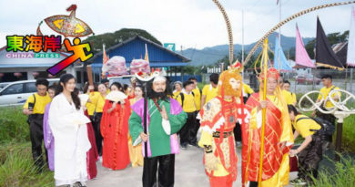 金英坛盛大队伍庆宝诞  花车大游行  发扬正道（有视频）