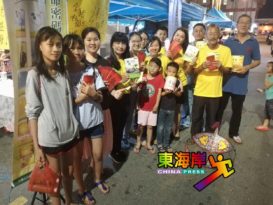 年饰盆栽纷纷上架  文冬文化街  春意洋溢