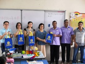 西彭扶轮社鼓励学英文 赠加叻华小80英文字典