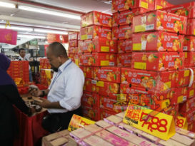 丹卫生局突击行动 扣1929违例商品