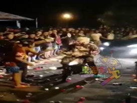 直落尖不叻海边“雪花”飘     喷雾恶整 骑士变雪人