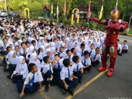 铁甲奇侠（Iron Man）陪我上学！