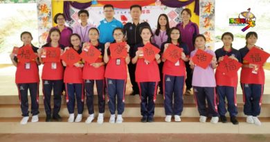 文冬启文中学新春嘉年华    200师生共庆新年