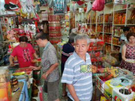 “小有小做  大有大做” 关丹神料店  忙！