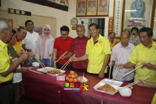 黄氏江夏堂新春团拜别问国家可给甚么？黄德：人民应反问自己