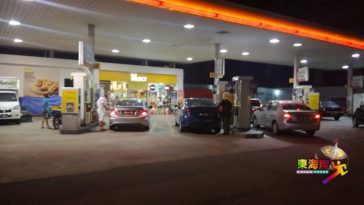 燃油价调涨10仙车辆赶午夜前添油（有视频）