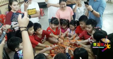 小朋友捞生认识文化  幼儿园老师讲解意义