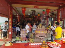 新一年新希望祈福去 寺庙景点 现人潮 吸引外国游客