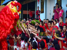 丹中醒狮团欢迎预约 11日各地采青筹经费