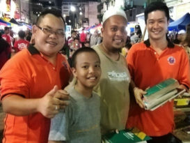 首次进驻马来人夜市 漂书计划 获巫裔支持