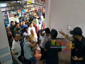纳吉访丹州 民众围观 高喊“Bossku”