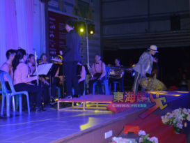 黄崇洸：对前景极大助益  学生多参加课外活动