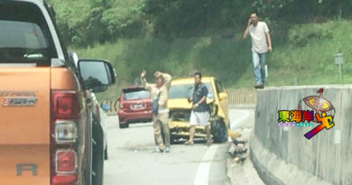 加叻大道车祸   轿车打转拦路塞车