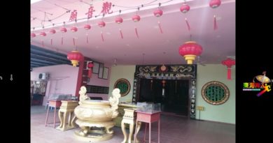 观音庙入贼     偷油及祭品未碰香油钱