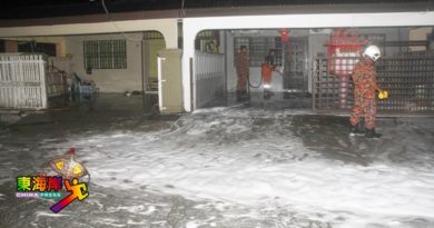 电线老化  住家电表发生爆炸  4人惊慌冲出灾场。