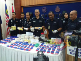 丹警一天3突击     起260万各类毒品