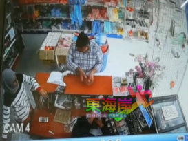 百元大钞秒骗女店员 2外籍男偷龙转凤  商家亏200令吉