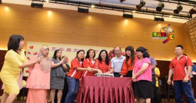 颜梅珠：教师应提升自我  创意教育 学习更有趣  （有视频）