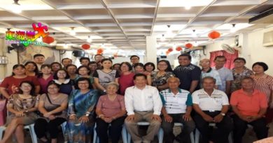 加叻华校董家协校友会设宴款待全体教师