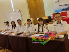 黄绍轩：影响学生学习 彭华校缺37名教师