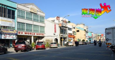 进行铺沥青工程 文冬陆佑街 限时封路
