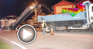 文冬陆佑街铺沥青 机械坏延工 导致塞车