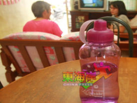 欲为丈夫清理房间 妻申诉   被抛水壶   菜刀