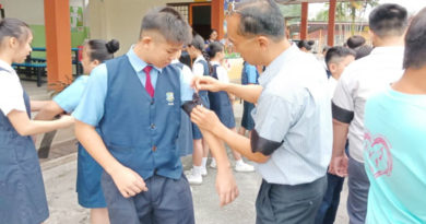 玻璃口华校家教协会  准备黑丝带让师生配戴