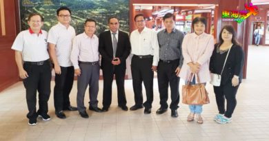 委县市议员村长何启文：一个都不能少