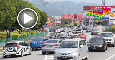 两县办嘉年华  文冬严重堵车