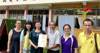 中国昆明华文学校代表团  访武吉丁宜华校 交流